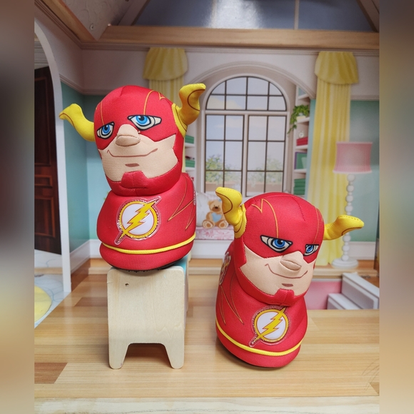 Flash Slippers - Picture 2 of 3